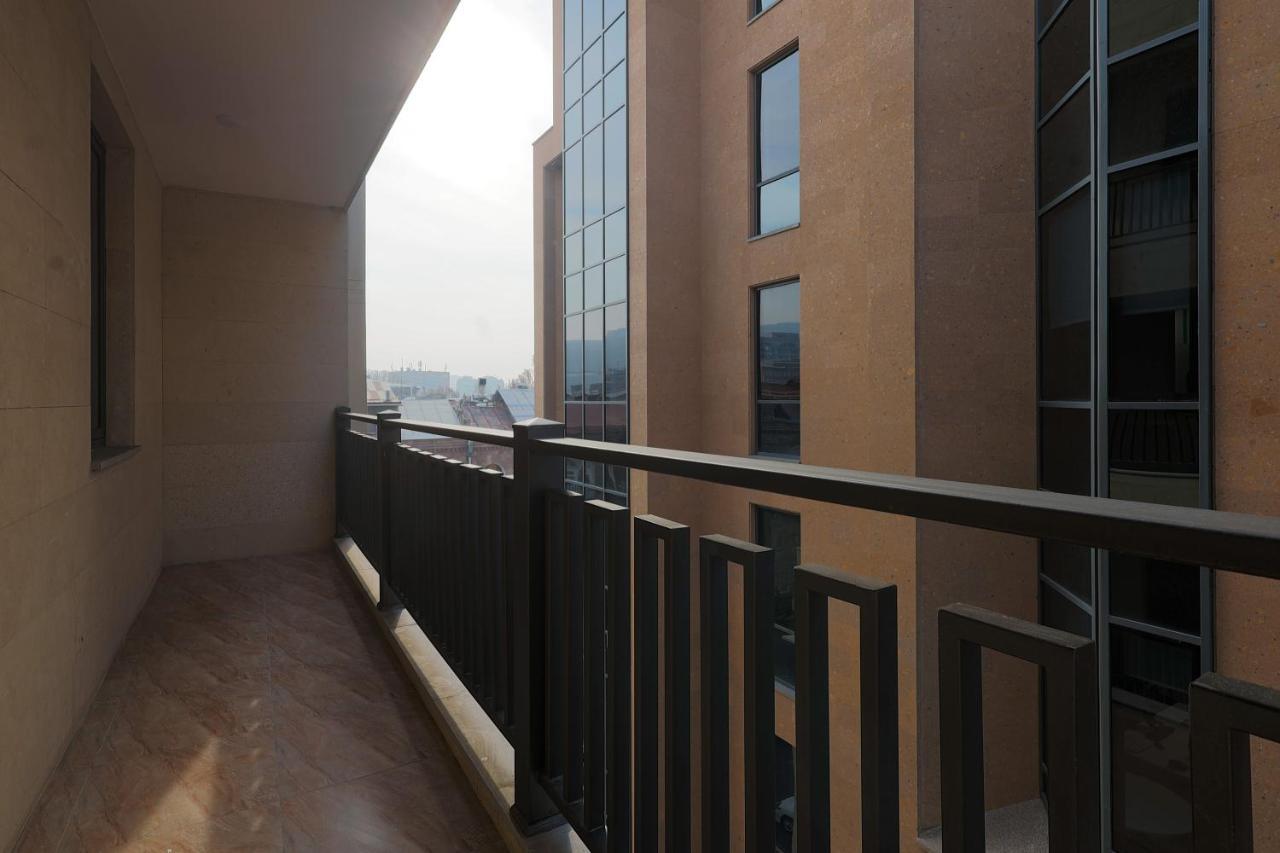 Welcome Republic Square Apartments Yerevan Exterior photo